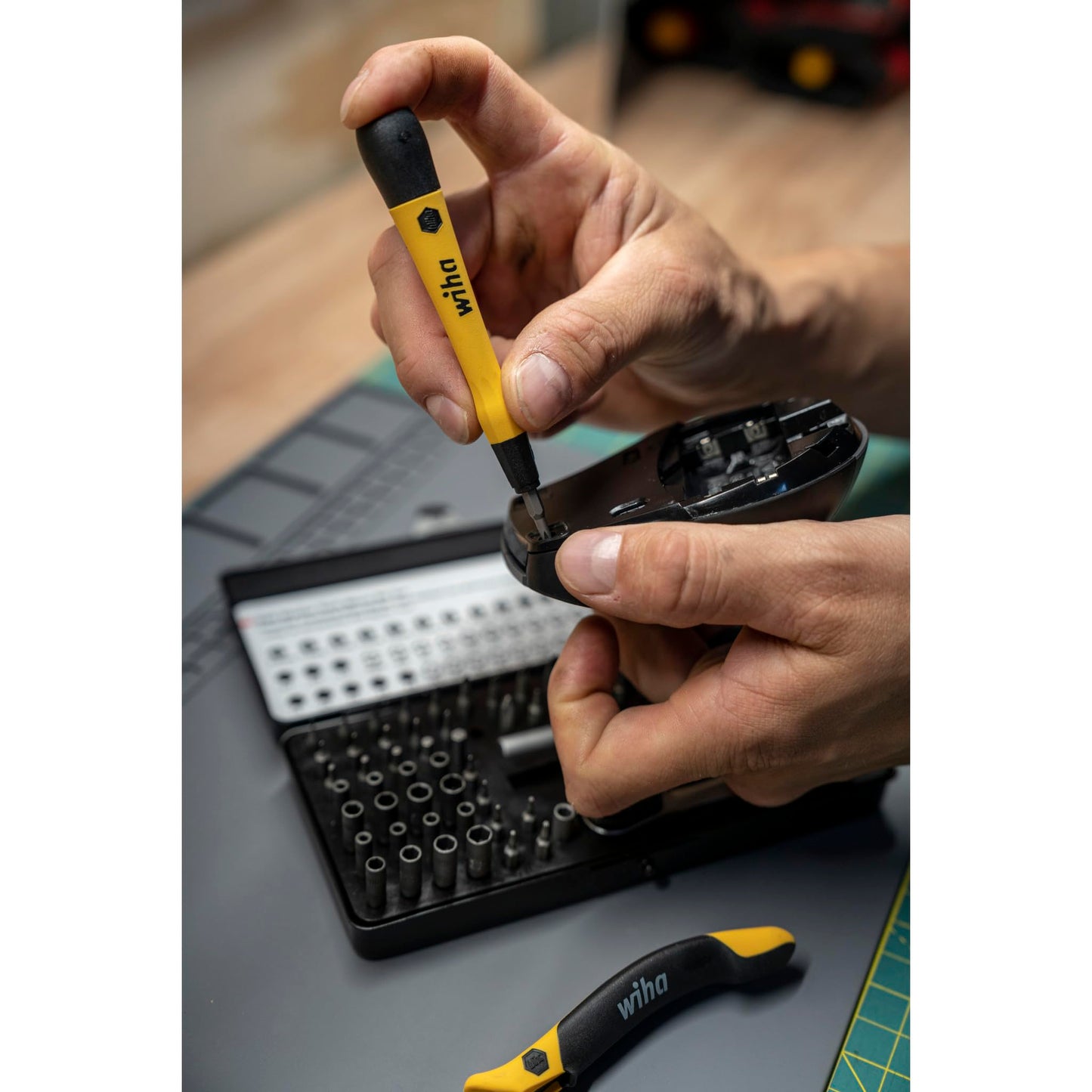 Precision Ratchet Bit Set – 65PCS Micro Bit Kit – ESD Safe System Tool – Technician Repair Kit – Electronics & Fine Work Tool Set